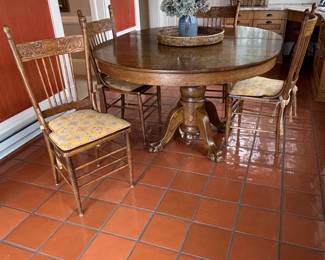 ROUND LIGHT OAK ROUND TABLE AND CHAIRS 