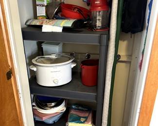 Rubbermaid Shelf