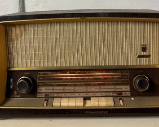Vintage Grundig Majestic Radio
Picture 1 of 2