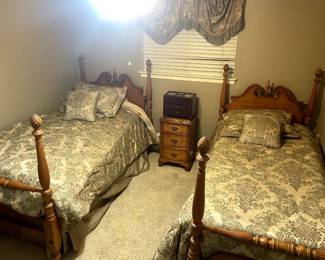 Twin bed set