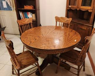 #74	Oak Round Table w/pedestal Foot w/4 Wood Oak Chairs (Chairs don't match) - 47x30	 $200.00 
