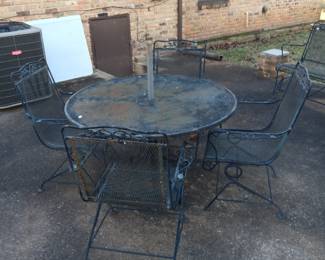 #130	Black Wrought Iron Table w/4 bouncy Chairs Patio Set - 48"Round	 $100.00 
