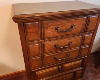 #25	Bassett 4 Drawer Chest of Drawers - 32x18x42	 $125.00 
