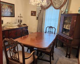 #28	Duncan Phyffe Double Pedestal Table w/6 Chairs  w/Brass Feet- 59x40x29 - Small Finishes Issues on Top	 $250.00 
