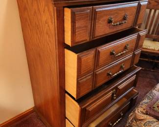 #25	Bassett 4 Drawer Chest of Drawers - 32x18x42	 $125.00 
