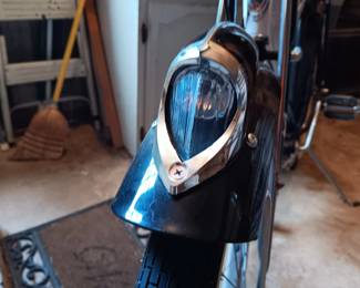 #125	Schwinn Deluxe 7 Phantom Cruiser Bicycle	 $650.00 
