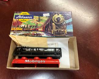 2387 Athearn Miniature Train Car - Mobilgas