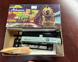 8352 Athearn Miniature Train Car - Staley