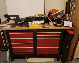 Tools bench with tools