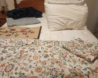 full size bed, linens