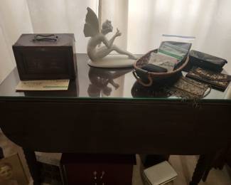 Dropleaf table
