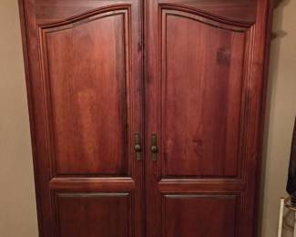 Entertainment armoire