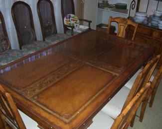 Nice Dining Table with 6 Chairs