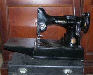 Vintage Singer Featherweight 221 Sewing Machine with Accessories in Original Portable Case
