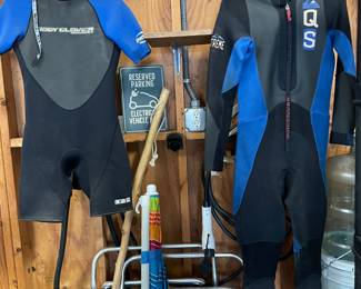 Wetsuits, Men’s Medium