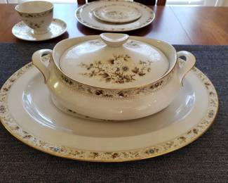 Set of Royal Doulton 'Mandalay' china