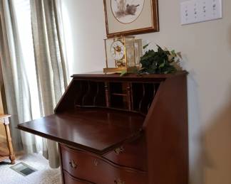 The chest/writing desk opened