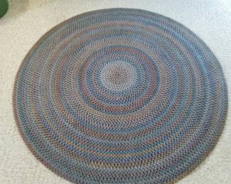 Round braided rug