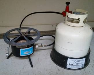 Single burner propane cooker and 20 lb. tank