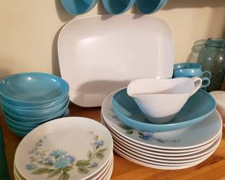 A closer look at the Melmac set