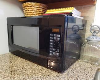 GE microwave oven