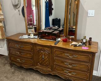 Thomasville dresser with mirror