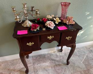Capodimonte Roses, Cherry wood entry table