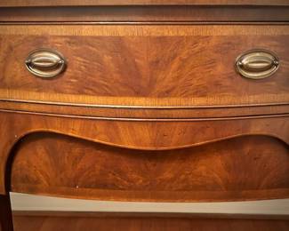 Henredon 18th Century Portfolio Hepplewhite-style mahogany serpentine sideboard with inlays - 72” x 24” x 37”