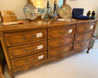 Thomasville 9 Drawer Dresser and Mirror