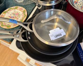 Calphalon 2.5-Quart Lidded Saucepan