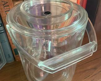 Ice bucket
