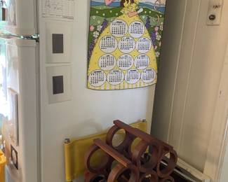 2009 calendar, wine bottle rack