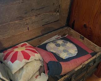 Quilts, Trunk