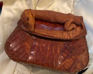 Alligator clutch