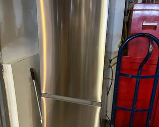 New - Insignia 11.5 cu ft Bottom Mount Slim Stainless Steel Refrigerator
