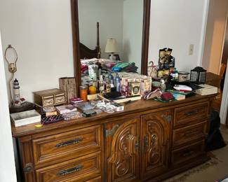 Dresser w/ Mirror