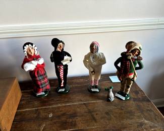 Caroler figurines