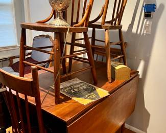 Dropleaf dining room table and matching chairs
