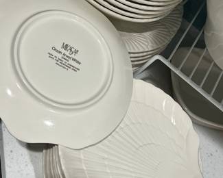 Mikasa Ocean Jewel White Plate Set