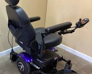 MERITS VISION SPORT POWER WHEELCHAIR w CHARGER