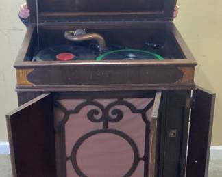VTG. VINCENNES NEW METHOD HAND CRANK PHONOGRAPH