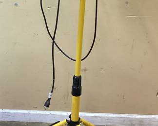 TWIN HEAD TRIPOD FLOOD LIGHT