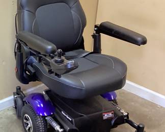 MERITS VISION SPORT POWER WHEELCHAIR w CHARGER
