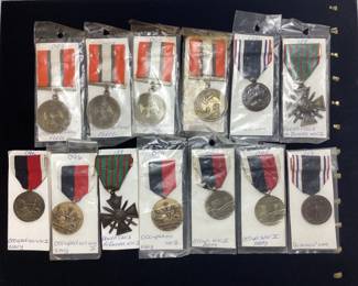 ASSORTED MILITARY MEDALS, WWII NAVY & ARMY, PRISONER OF WAR, MULTINATIONAL FORCE