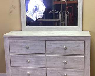 ASHLEY FURNITURE 6 DRAWER DRESSER w MIRROR