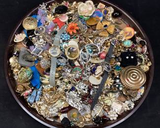 ASSORTED COSTUME WATCHES, RINGS, EARRINGS, BROOCHES, NECKLACES