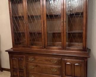 Ethan Allen Classic Manor China Cabinet: 2pcs