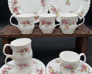 Royal Albert Bone China (Moss Rose & Lavender Rose): 12pcs