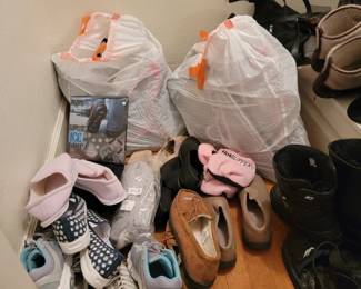 shoes (upstairs bedroom) 