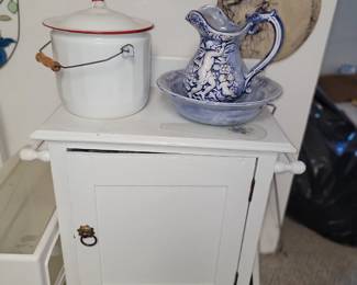 wash stand (basement)